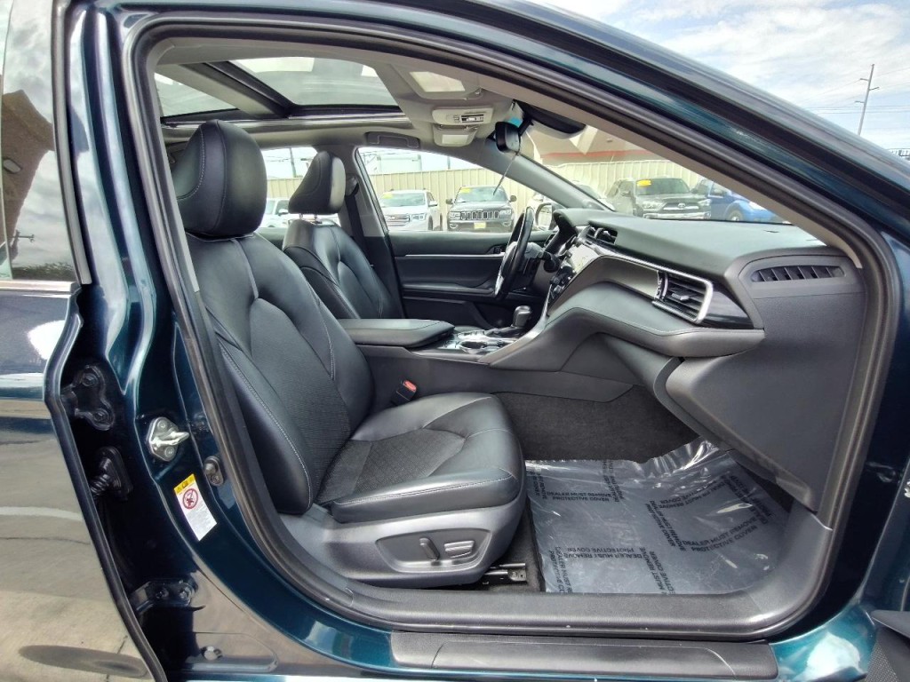 2019 Toyota Camry Image 45