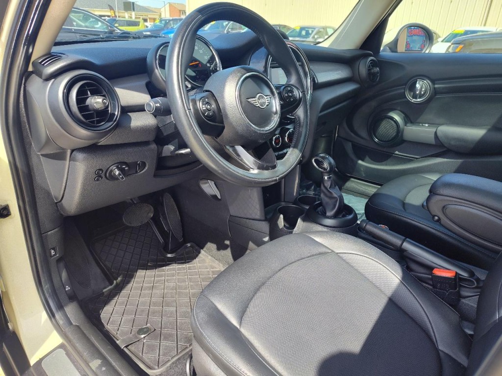 2019 MINI Cooper Image 15