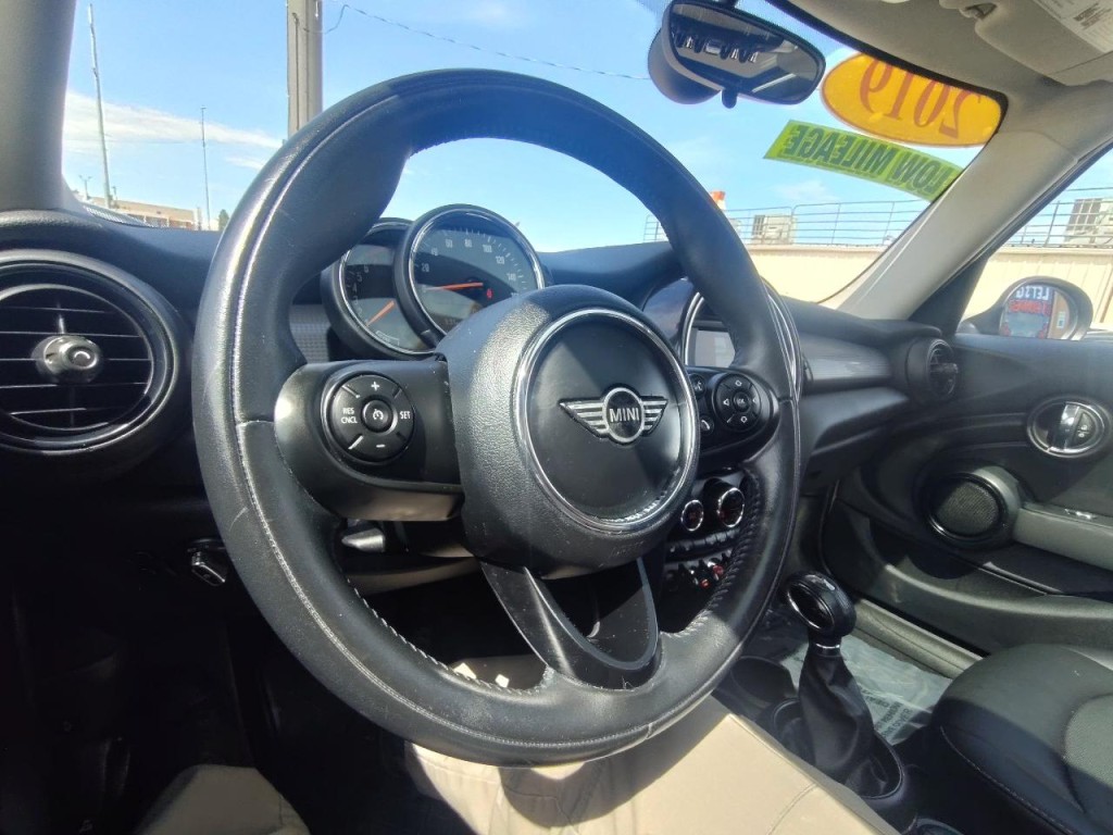2019 MINI Cooper Image 17