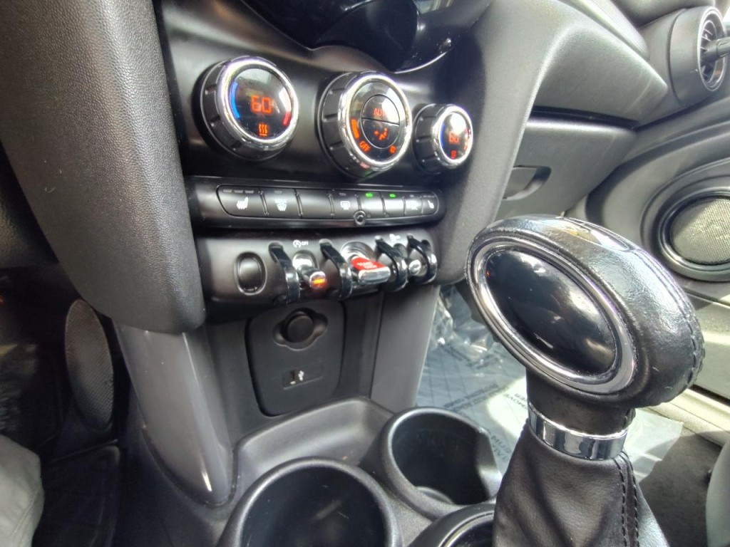 2019 MINI Cooper Image 22