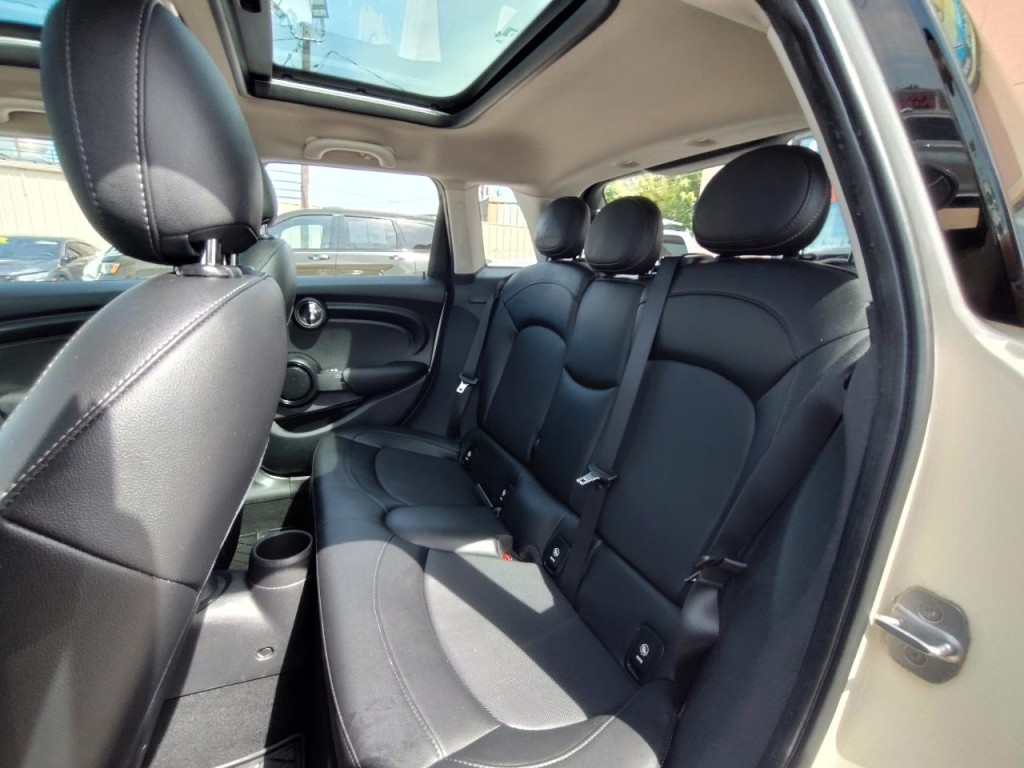 2019 MINI Cooper Image 30