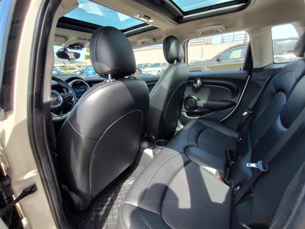 2019 MINI Cooper Image 31
