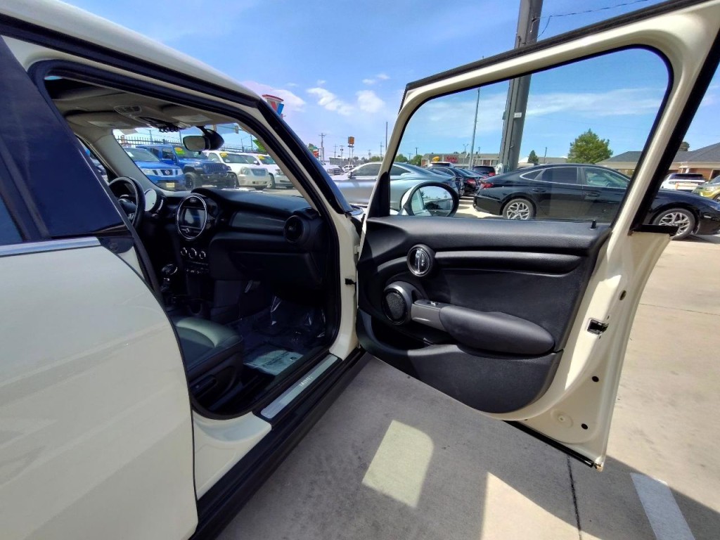 2019 MINI Cooper Image 40