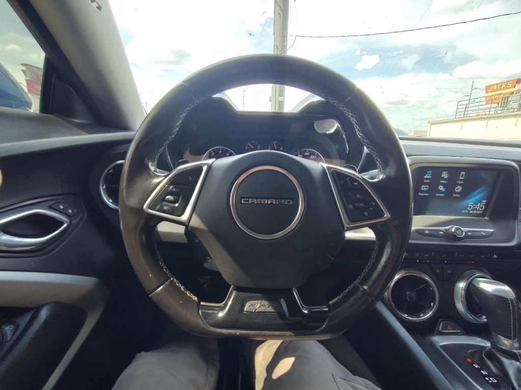 2017 Chevrolet Camaro Image 18