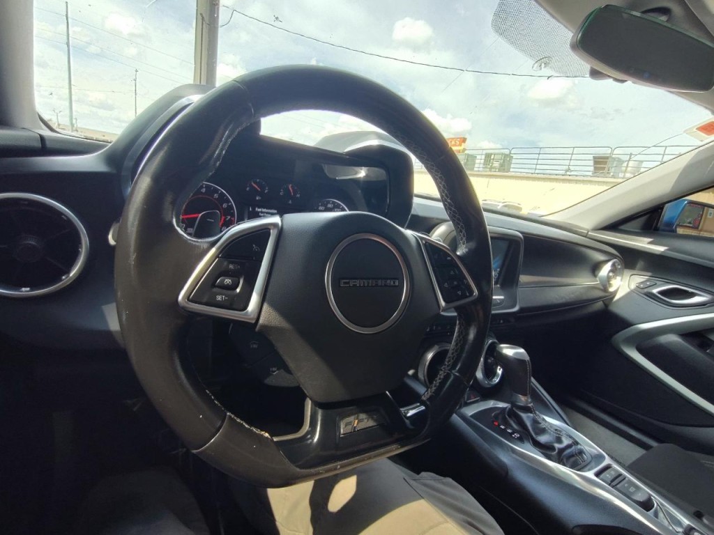 2017 Chevrolet Camaro Image 19