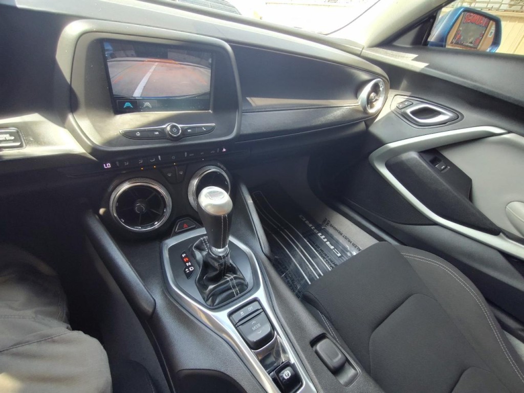 2017 Chevrolet Camaro Image 22
