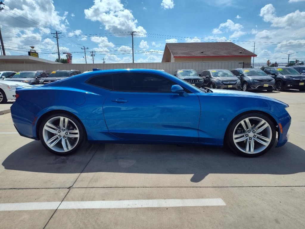2017 Chevrolet Camaro Image 3