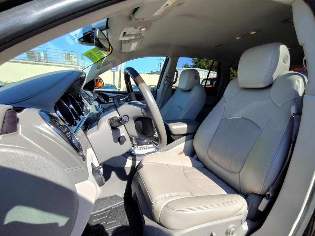 2017 Buick Enclave Image 18