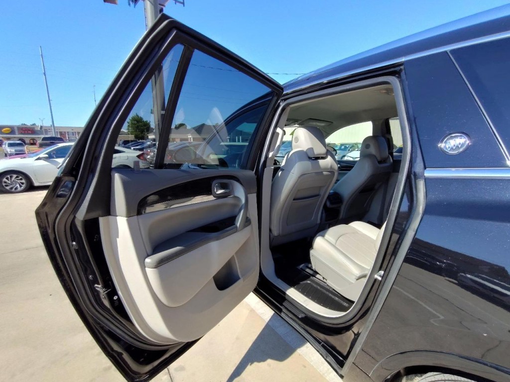 2017 Buick Enclave Image 35