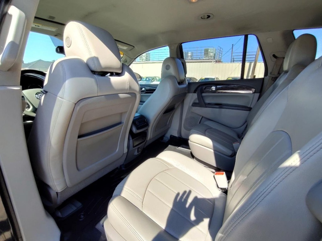 2017 Buick Enclave Image 38