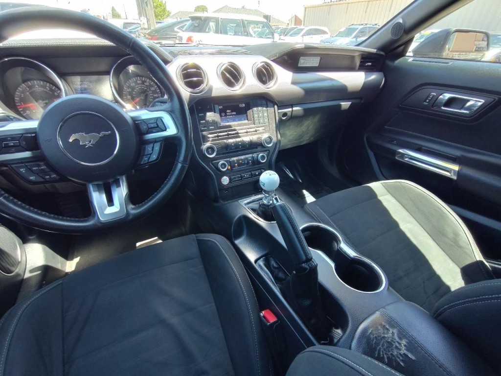 2015 Ford Mustang Image 28