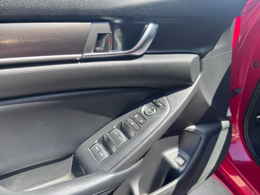 2018 Honda Accord Image 14