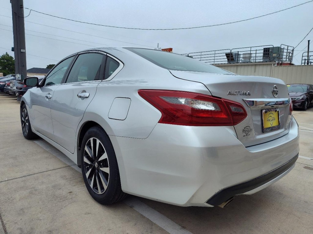 2018 Nissan Altima Image 6