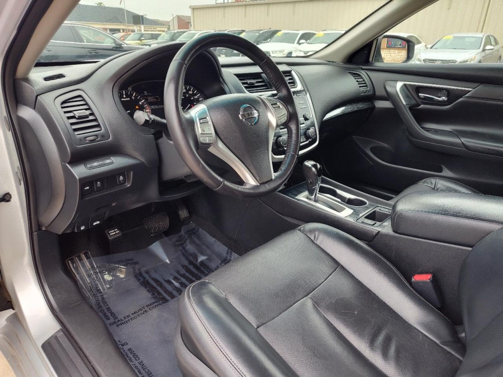 2018 Nissan Altima Image 16
