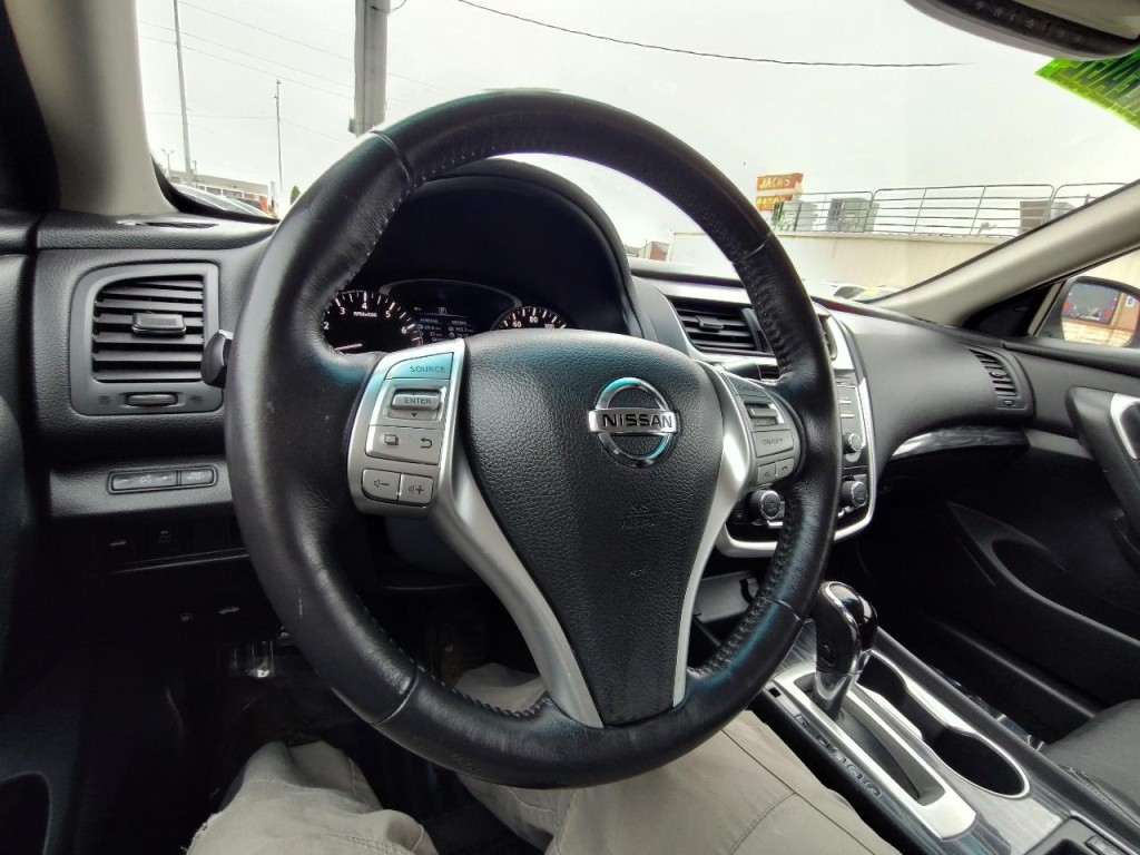 2018 Nissan Altima Image 18