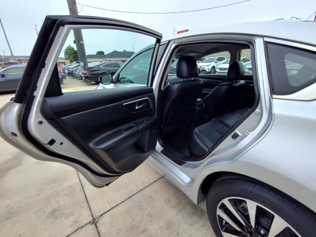 2018 Nissan Altima Image 28