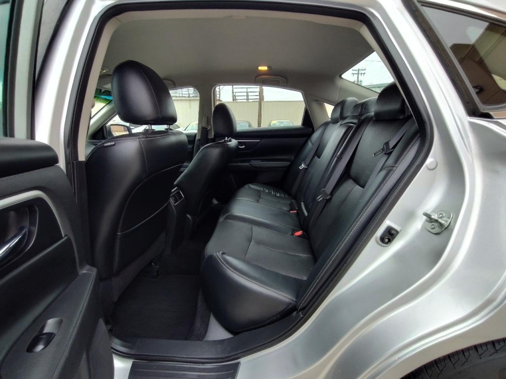 2018 Nissan Altima Image 29