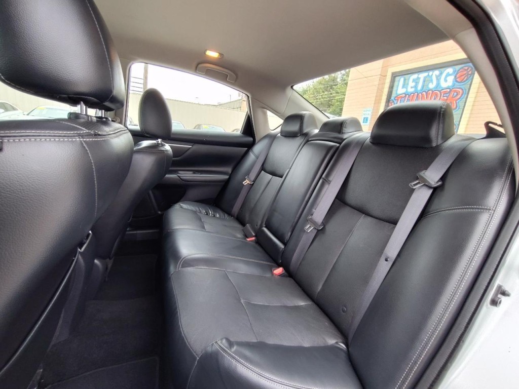 2018 Nissan Altima Image 30