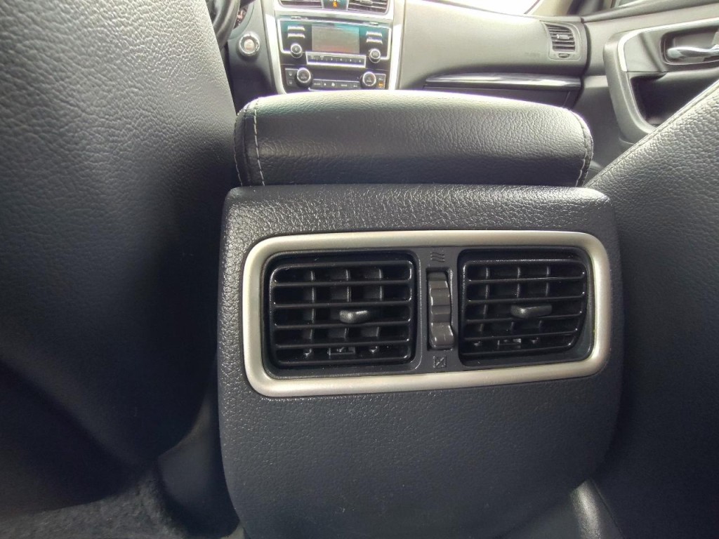2018 Nissan Altima Image 32
