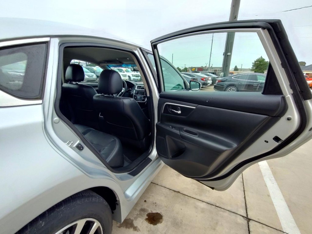 2018 Nissan Altima Image 36