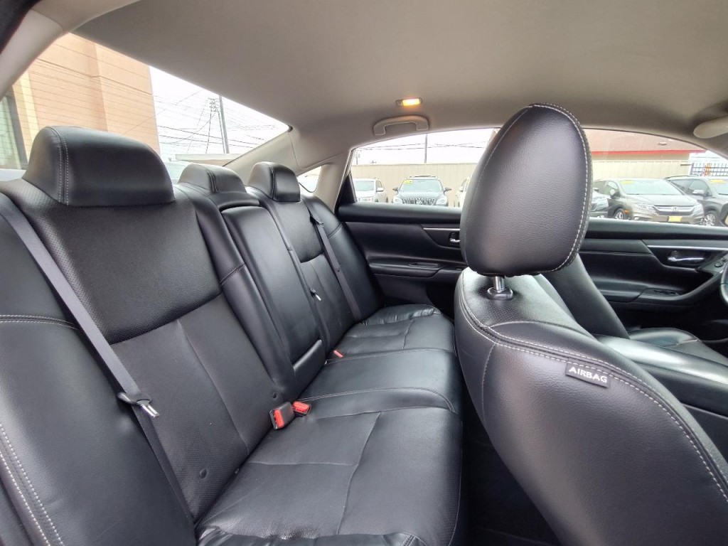 2018 Nissan Altima Image 38