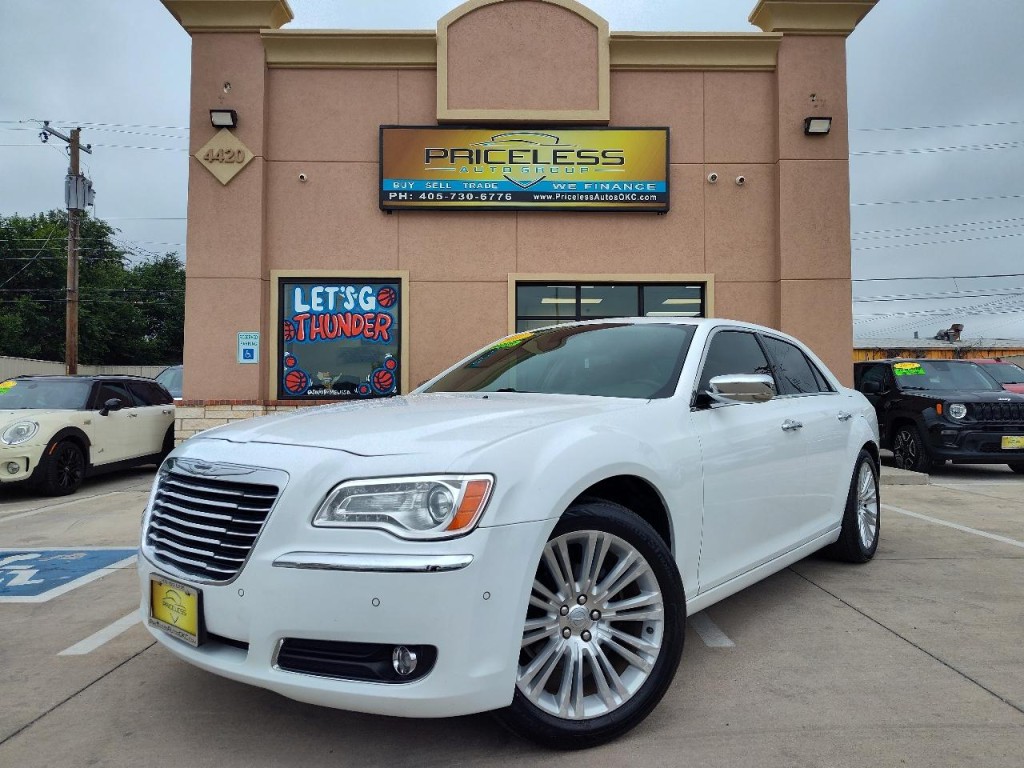 2011 Chrysler 300 Image 1