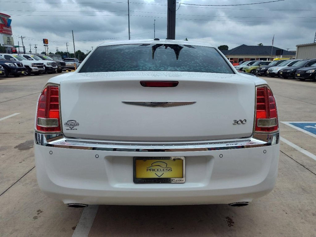 2011 Chrysler 300 Image 5