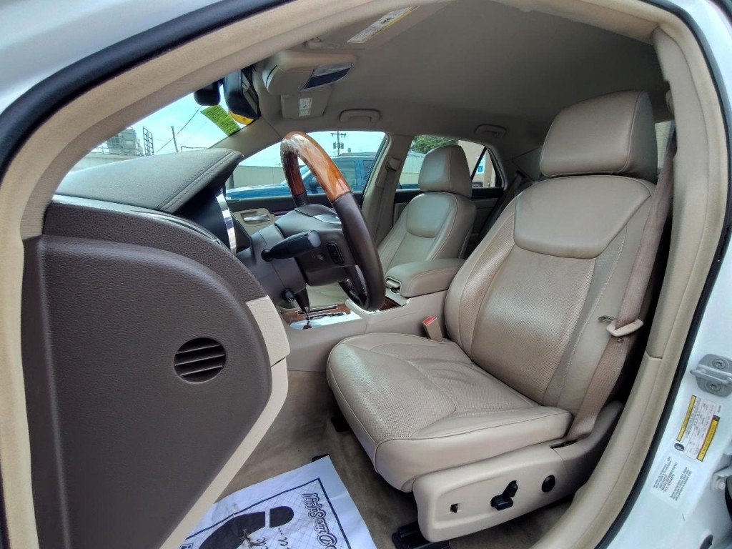 2011 Chrysler 300 Image 15