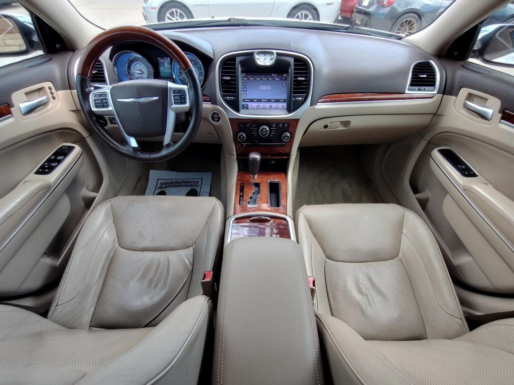 2011 Chrysler 300 Image 35