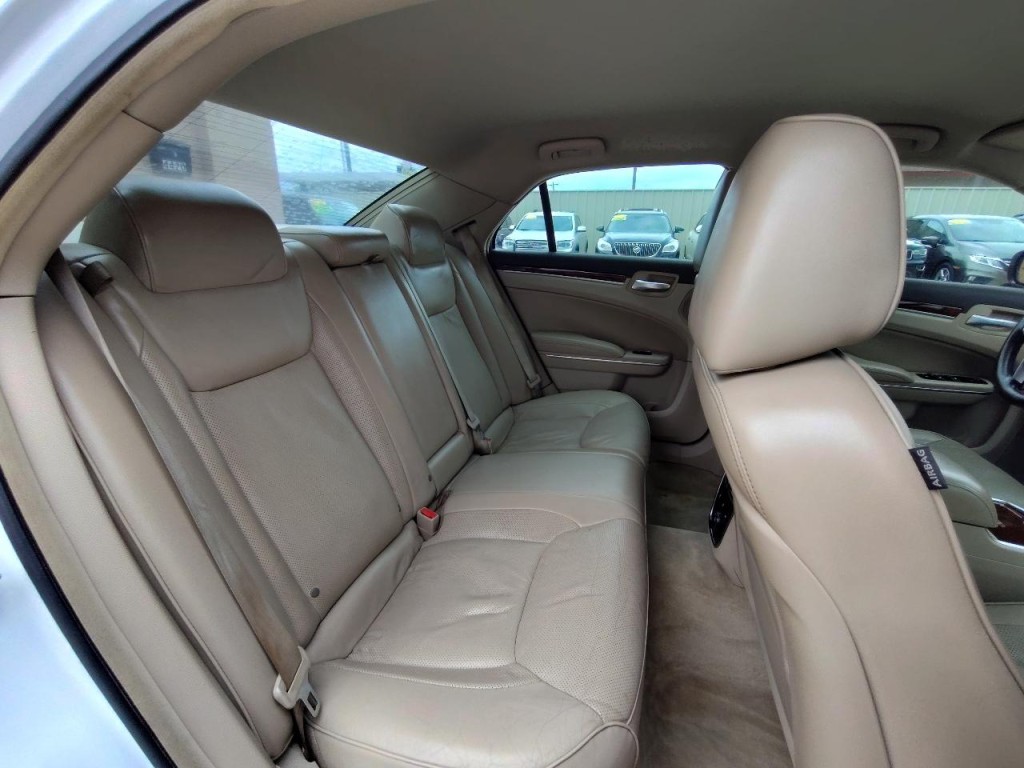 2011 Chrysler 300 Image 41