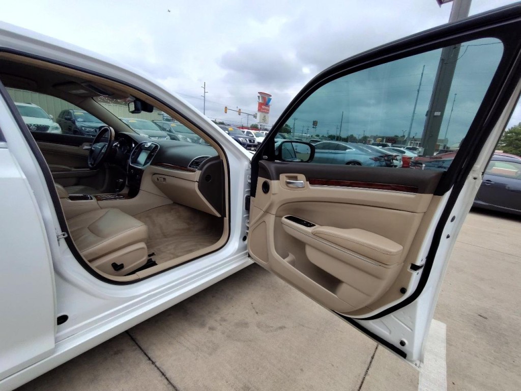 2011 Chrysler 300 Image 43
