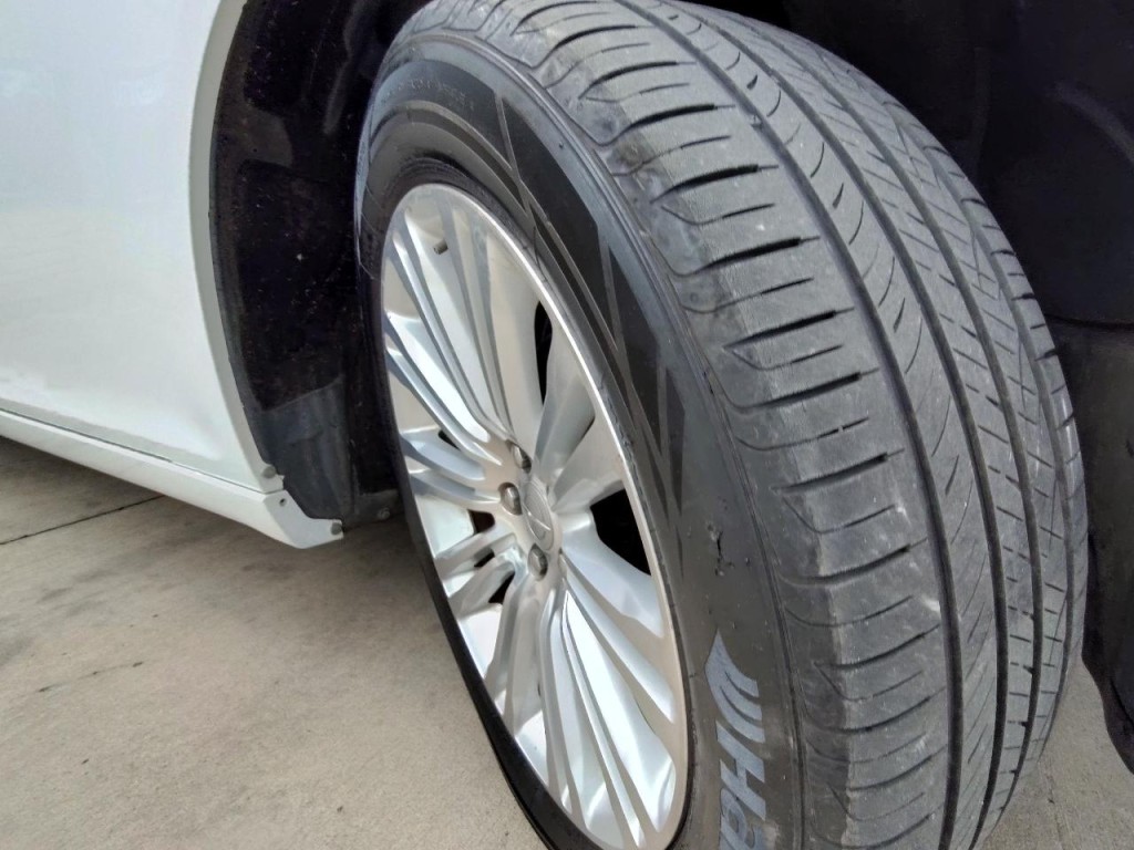 2011 Chrysler 300 Image 48
