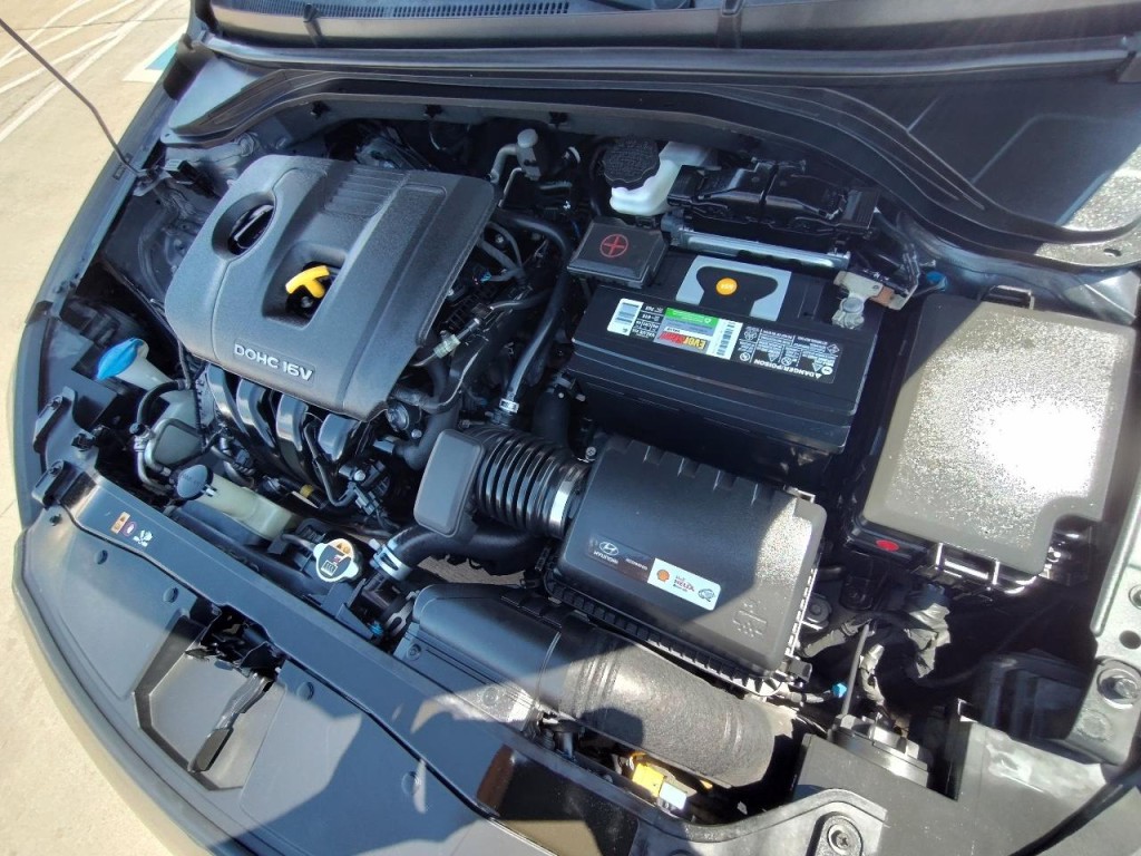 2018 Hyundai Elantra Image 12