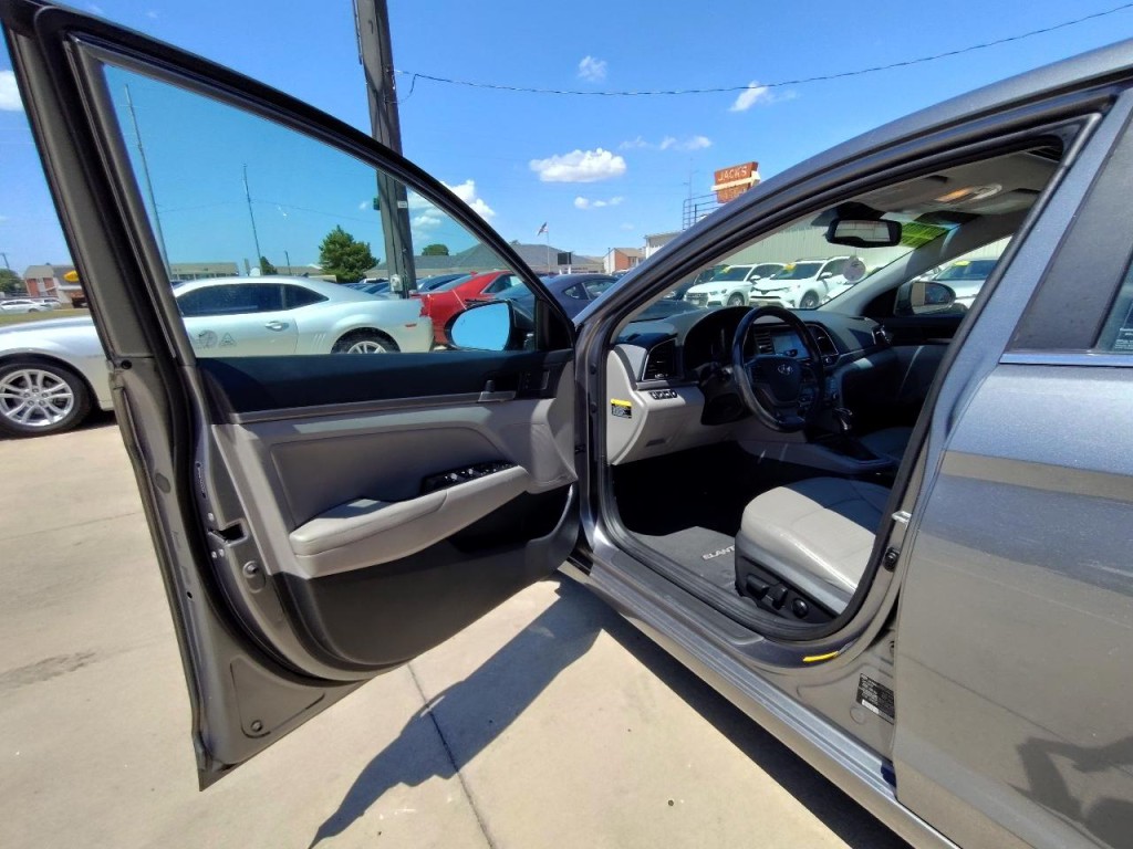 2018 Hyundai Elantra Image 13