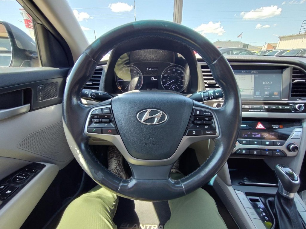 2018 Hyundai Elantra Image 17