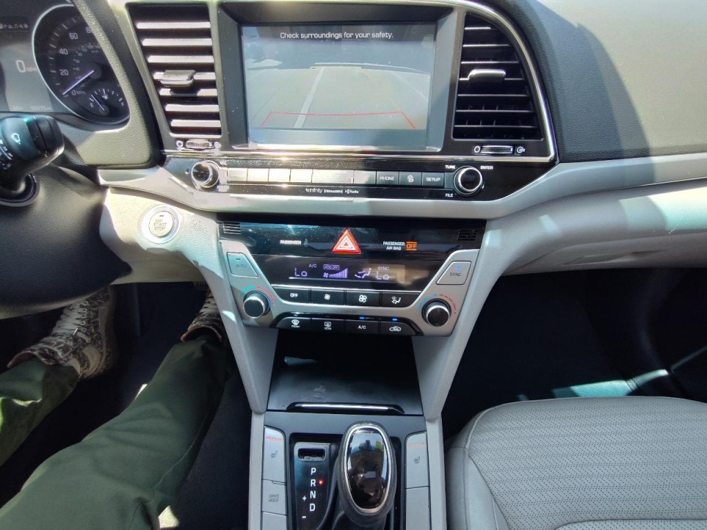 2018 Hyundai Elantra Image 23