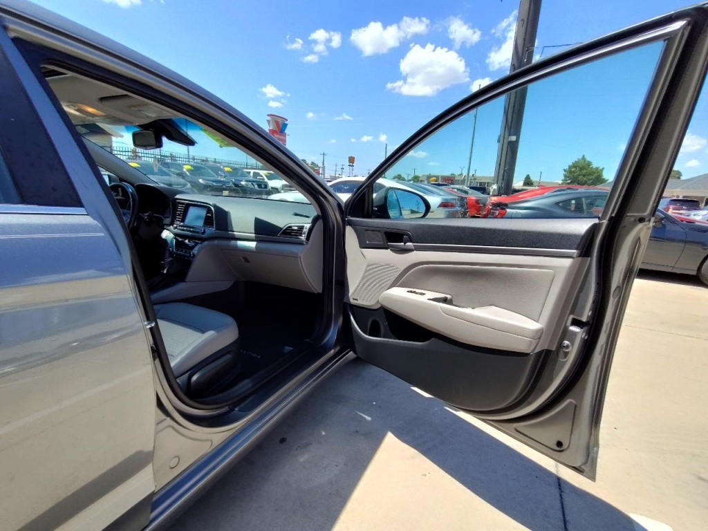 2018 Hyundai Elantra Image 45