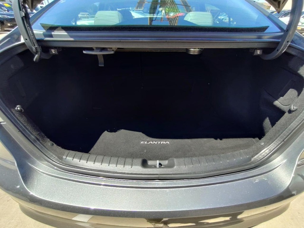 2018 Hyundai Elantra Image 50