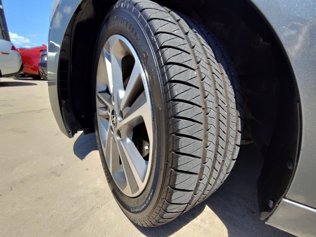 2018 Hyundai Elantra Image 52