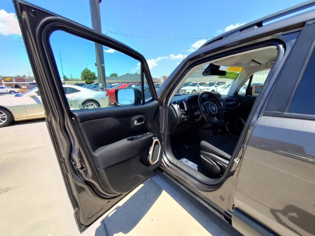 2016 Jeep Renegade Image 15