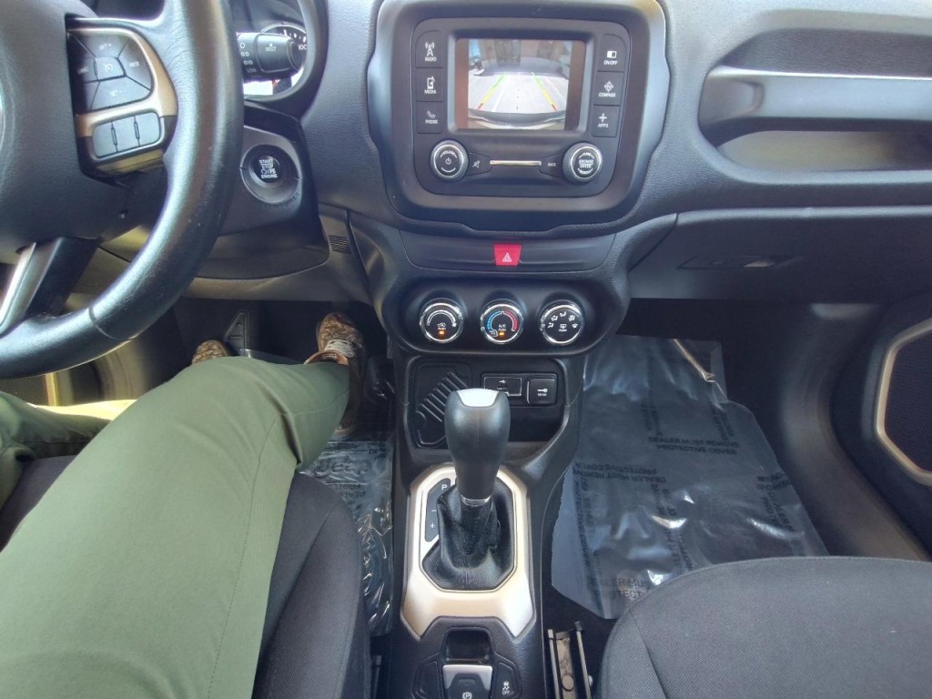 2016 Jeep Renegade Image 24