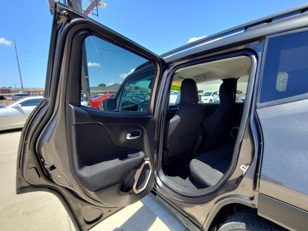 2016 Jeep Renegade Image 33