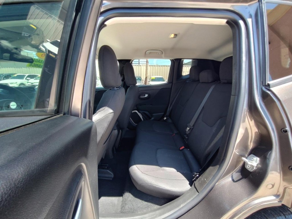 2016 Jeep Renegade Image 34