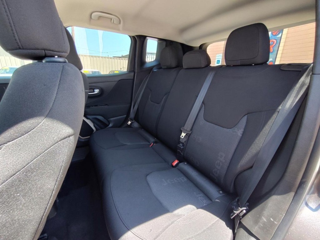 2016 Jeep Renegade Image 35
