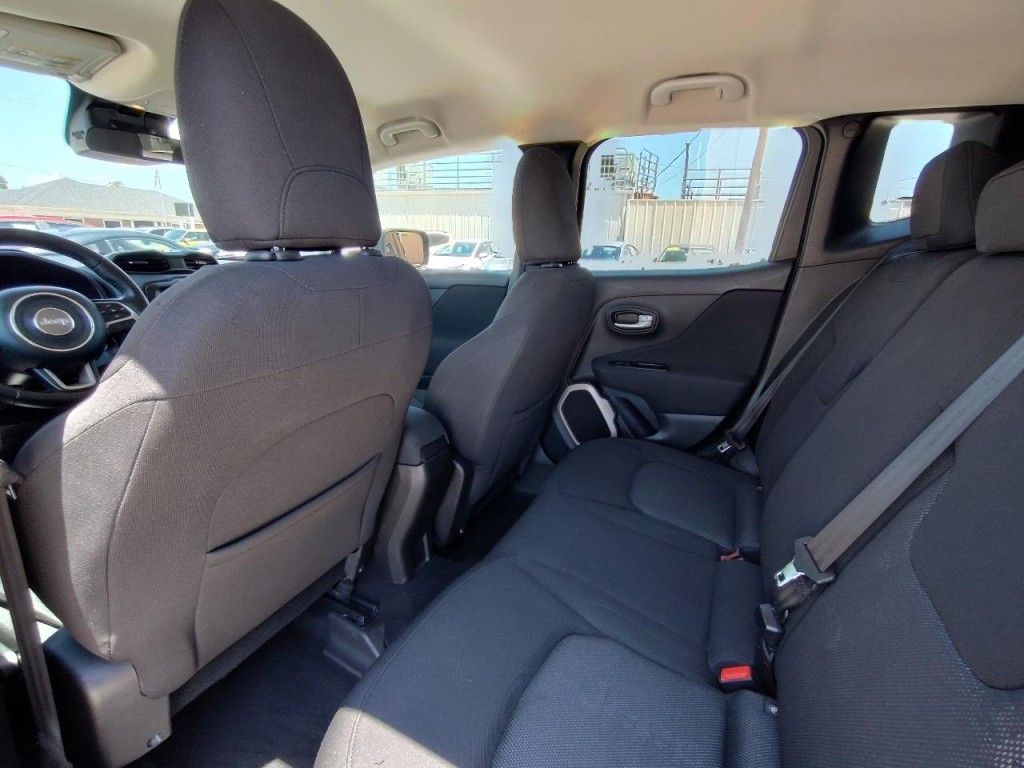 2016 Jeep Renegade Image 36