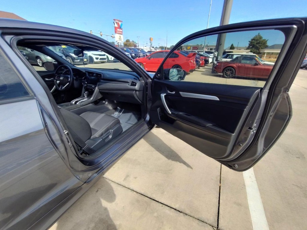 2019 Honda Civic Image 32