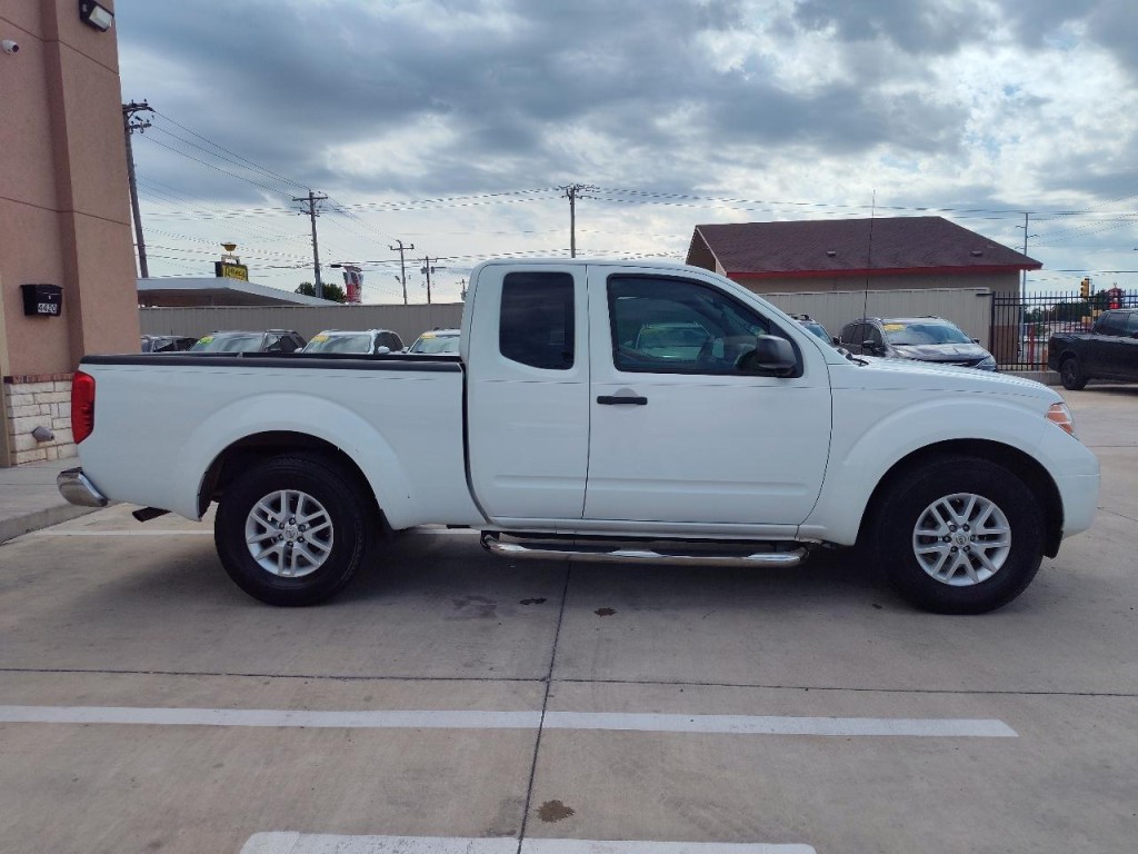 2017 Nissan Frontier Image 3