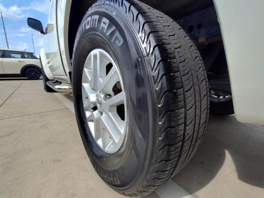 2017 Nissan Frontier Image 11