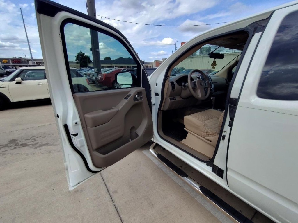 2017 Nissan Frontier Image 13