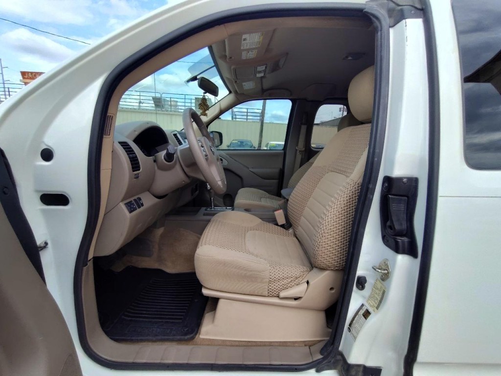 2017 Nissan Frontier Image 14